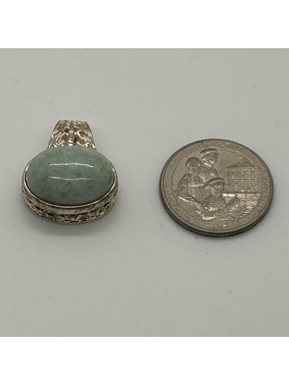 Vintage Green Agate Pendant Silver-Tone Oval Filigree Bezel Cabochon Stone - Picture 2 of 10